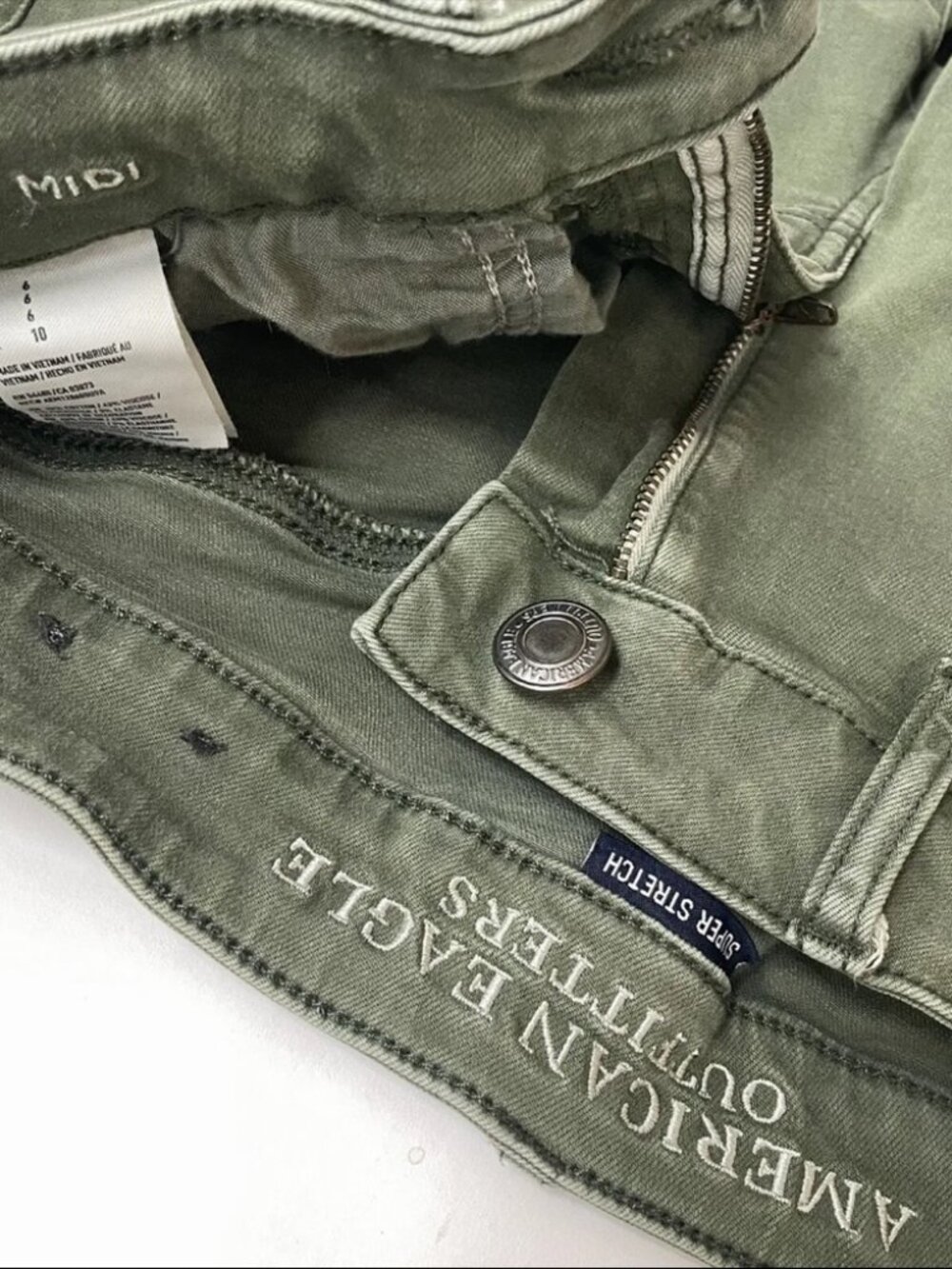 American Eagle Womens Jean Midi Short Shorts Size 6 Solid Green Stretch #0296